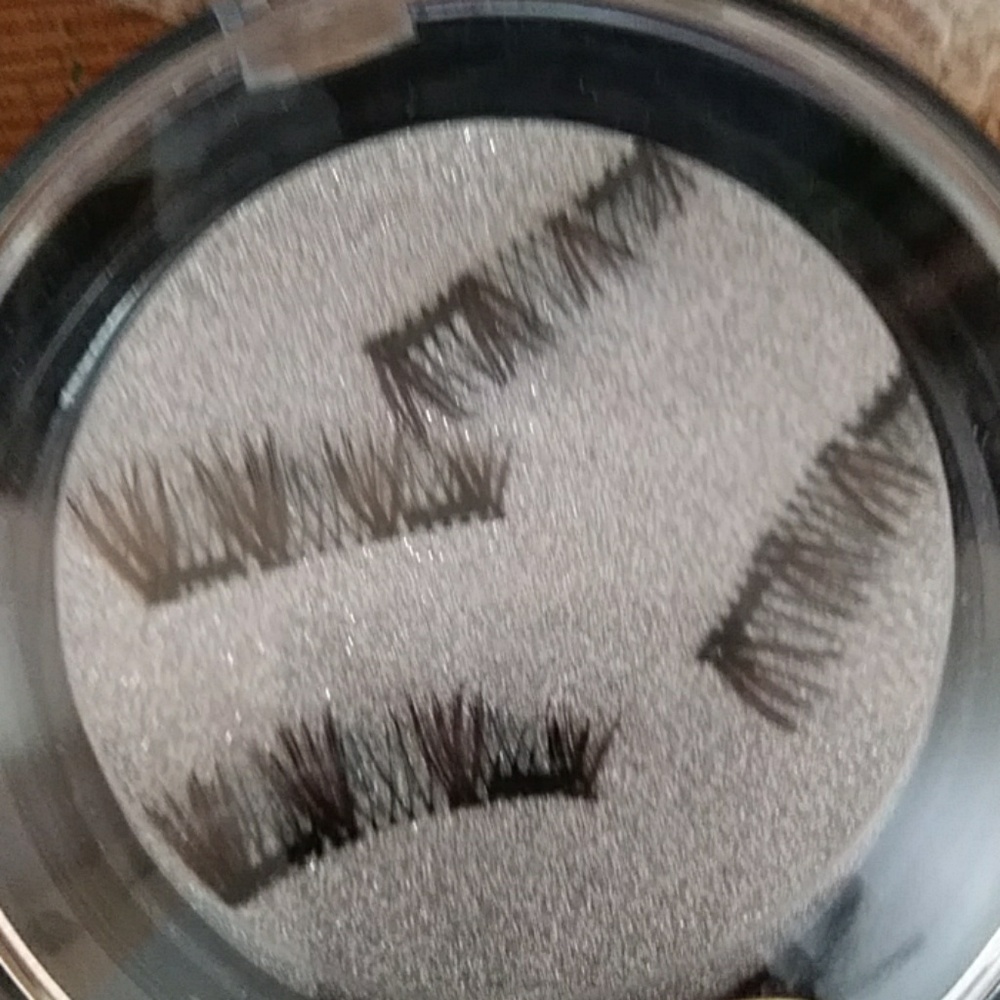 TRIPLE MAGNETIC FALSE EYELASHES